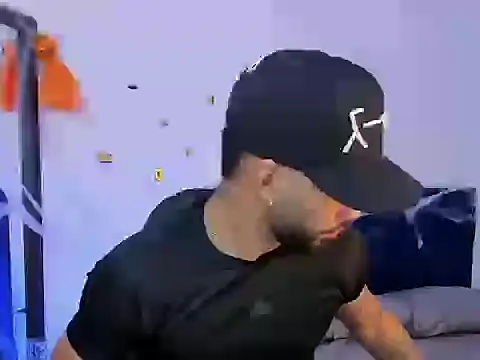 Snapshot of theo_sky1 chatting on October 27, 2:21 pm theo sky1 online show from October 27, 2:21 pm