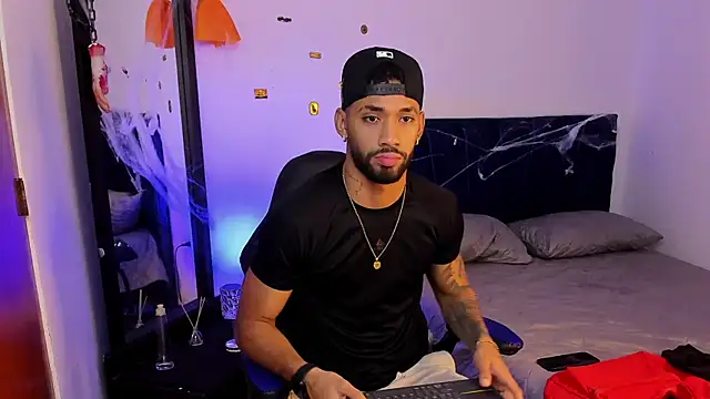 Snapshot of theo_sky1 chatting on October 29, 2:08 pm theo sky1 online show from October 29, 2:08 pm