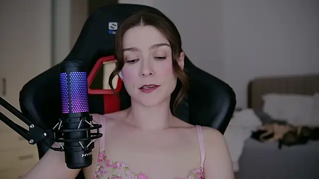 WowHelloAlice online show from March 12, 10:38 pm