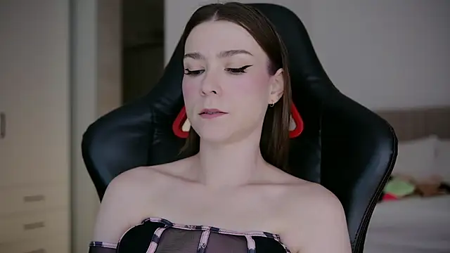 WowHelloAlice online show from April 11, 2:05 am