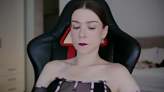 WowHelloAlice online show from April 23, 3:30 am