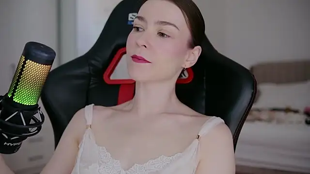 WowHelloAlice online show from April 27, 7:06 am