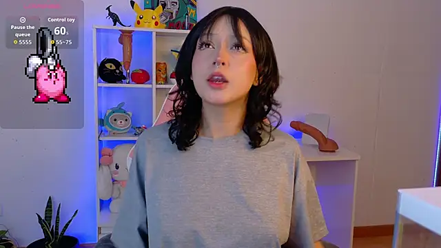 Snapshot of Sallie_Doll chatting on October 22, 8:52 pm Sallie Doll online show from October 22, 8:52 pm