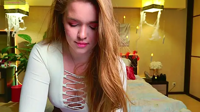 Snapshot of EmilyWhispers chatting on October 8, 7:44 pm EmilyWhispers online show from October 8, 7:44 pm