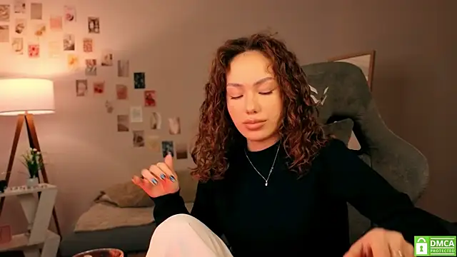 branchwithflowerss online show from October 28, 12:09 pm