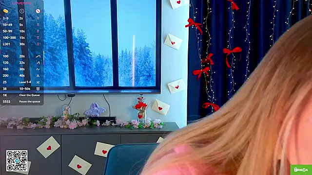 JulieLupo online show from February 26, 6:12 am