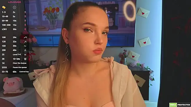 JulieLupo online show from April 3, 6:22 am