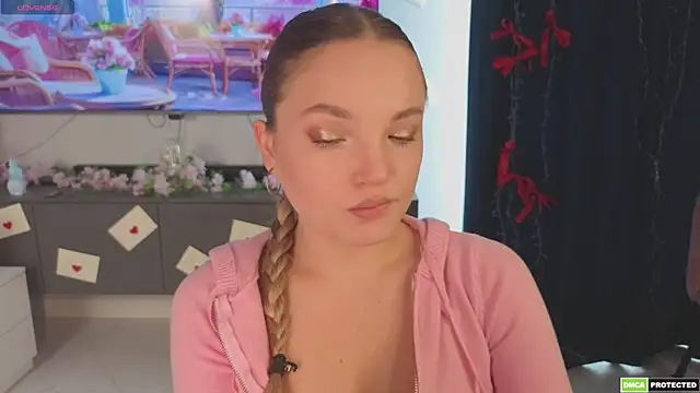 JulieLupo online show from April 10, 6:40 am