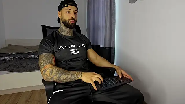 MasculineGuy99 online show from November 6, 6:58 am