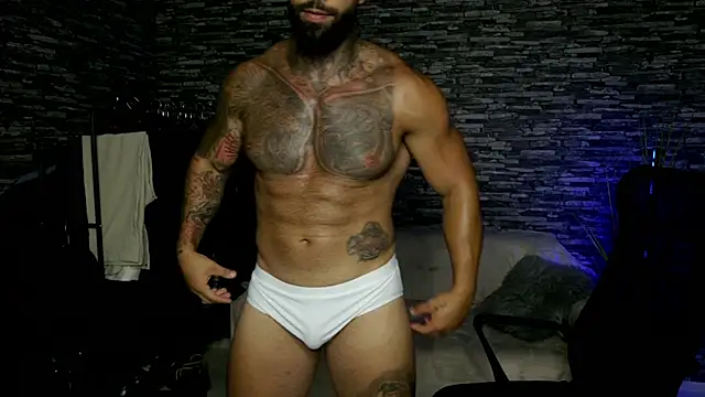 Snapshot of MasculineGuy99 chatting on July 4, 7:20 pm MasculineGuy99 online show from July 4, 7:20 pm