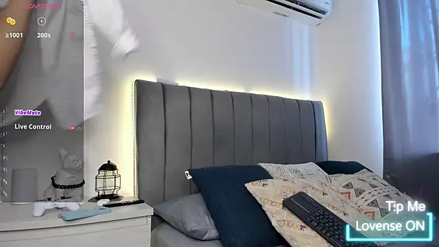 JARETHH online show from October 27, 1:26 pm