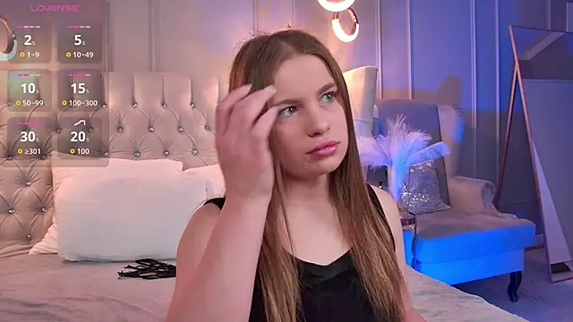 NicoleBellin online show from October 17, 3:14 pm