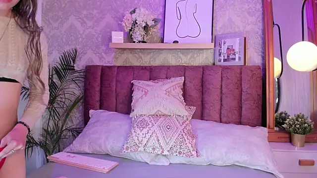 Snapshot of Alaia_Johnson chatting on October 17, 8:00 pm Alaia Johnson online show from October 17, 8:00 pm