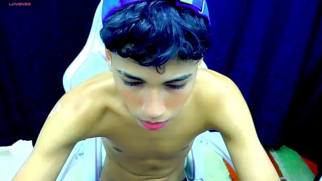 Snapshot of Im_david02 chatting on November 10, 1:10 pm Im david02 online show from November 10, 1:10 pm