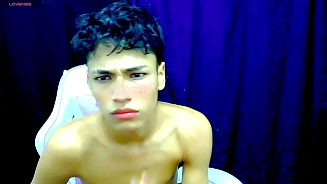 Snapshot of Im_david02 chatting on November 12, 1:11 pm Im david02 online show from November 12, 1:11 pm