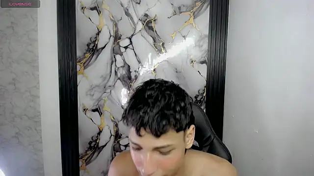 Snapshot of Im_david02 chatting on December 2, 3:01 am Im david02 online show from December 2, 3:01 am