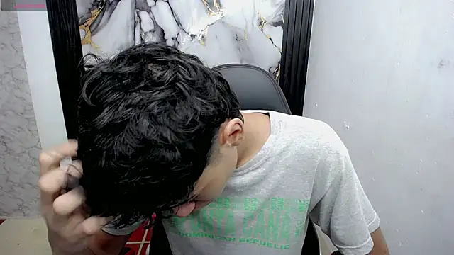 Snapshot of Im_david02 chatting on December 4, 1:09 pm Im david02 online show from December 4, 1:09 pm