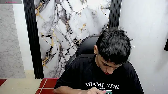 Snapshot of Im_david02 chatting on December 5, 1:42 pm Im david02 online show from December 5, 1:42 pm