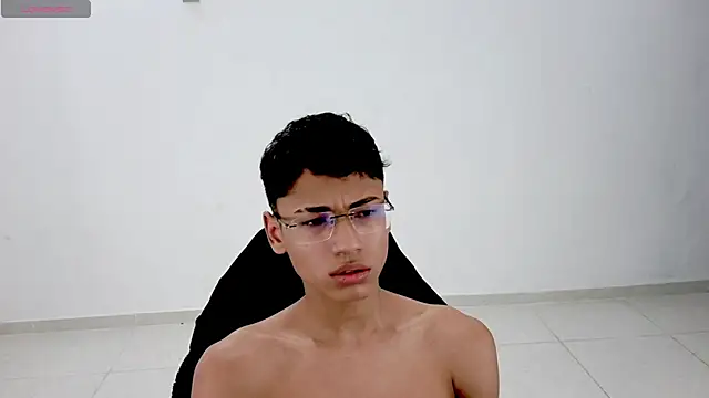 Snapshot of Im_david02 chatting on April 18, 4:00 pm Im david02 online show from April 18, 4:00 pm