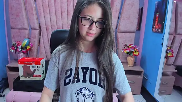 sarah sweett  online show from March 17, 3:04 pm