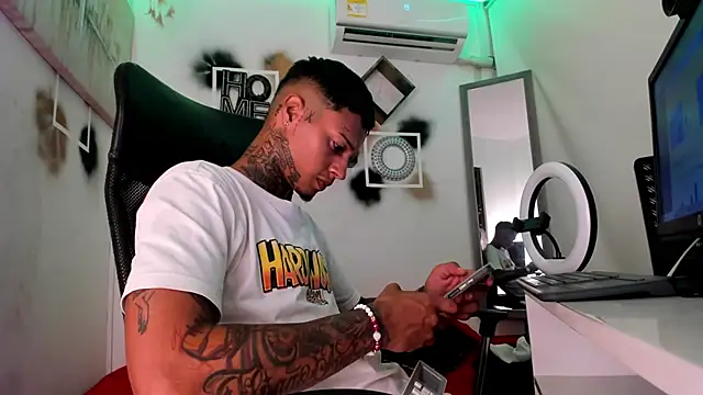The boy dreams1 online show from October 20, 2:01 am