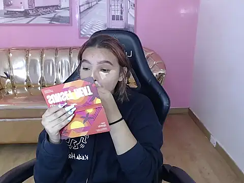 mia foster t online show from October 18, 1:01 pm