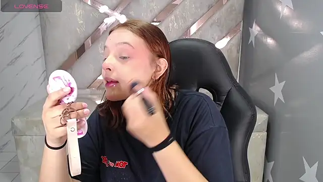 mia foster t online show from April 18, 1:15 pm