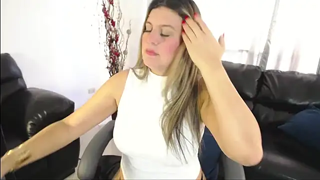 sweet christtydiaz online show from April 20, 10:11 pm