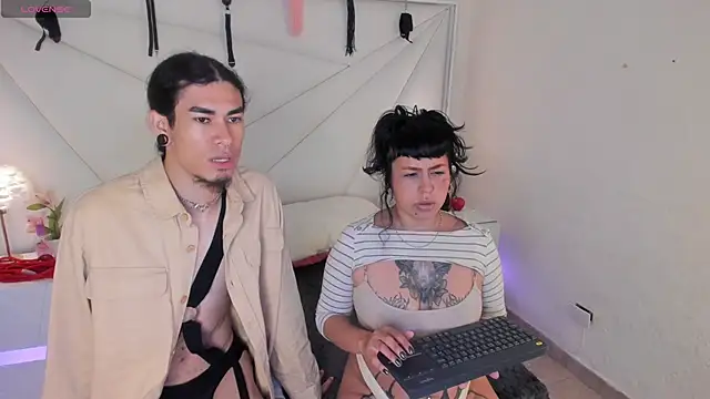 Snapshot of conjuring_ chatting on November 9, 3:05 am conjuring online show from November 9, 3:05 am