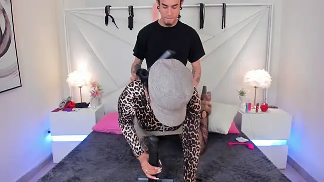 Snapshot of conjuring_ chatting on November 16, 3:12 am conjuring online show from November 16, 3:12 am