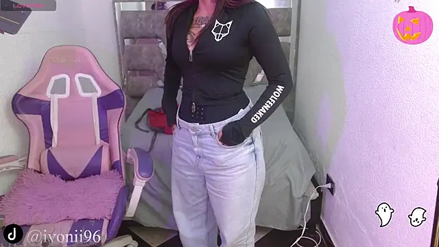 Snapshot of ivoni chatting on October 28, 7:27 pm ivoni online show from October 28, 7:27 pm