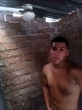 Snapshot of Alex321Flores chatting on February 2, 5:44 pm Alex321Flores online show from February 2, 5:44 pm