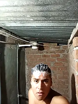 Snapshot of Alex321Flores chatting on February 7, 1:42 am Alex321Flores online show from February 7, 1:42 am