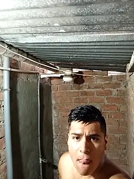 Snapshot of Alex321Flores chatting on February 9, 5:39 pm Alex321Flores online show from February 9, 5:39 pm