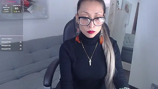 alexia james  online show from April 21, 9:06 pm