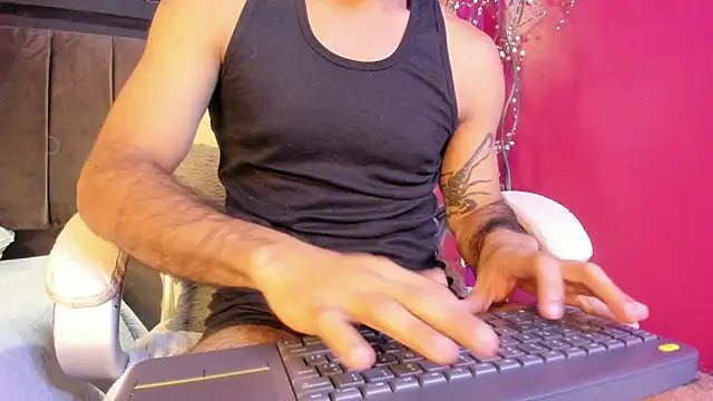 Snapshot of Lobo_sex21 chatting on October 21, 7:58 pm Lobo sex21 online show from October 21, 7:58 pm