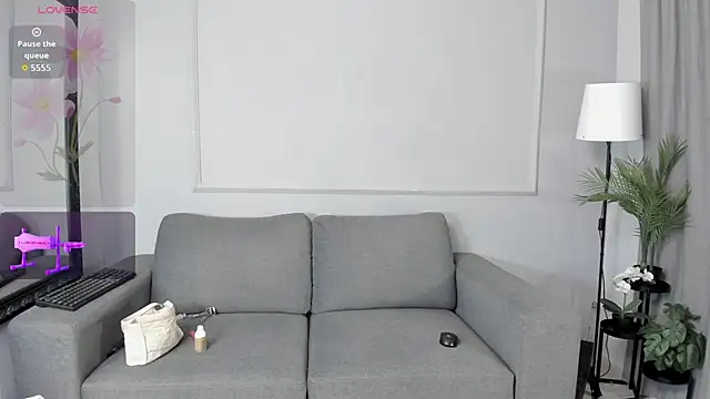 Nahomycarterr online show from April 14, 11:49 am