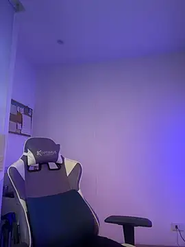 Snapshot of LolaBoobz chatting on October 20, 11:21 am LolaBoobz online show from October 20, 11:21 am