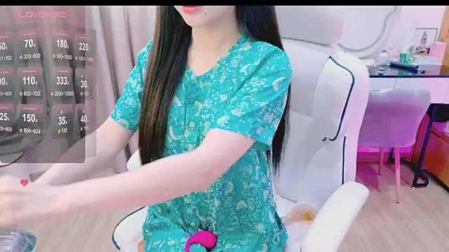 Snapshot of _Aria_Moonie chatting on June 21, 3:31 am Aria Moonie online show from June 21, 3:31 am
