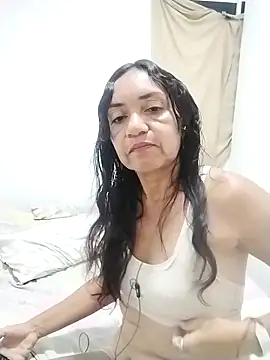 Snapshot of Roomexotic13 chatting on October 28, 2:48 am Roomexotic13 online show from October 28, 2:48 am