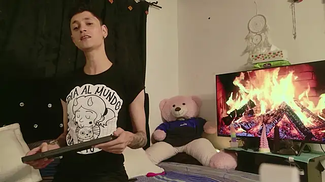 Tyler cat online show from October 4, 3:26 am