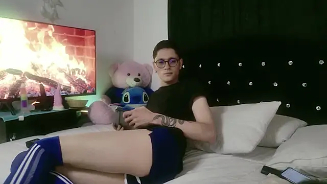 Tyler cat online show from October 17, 11:35 am