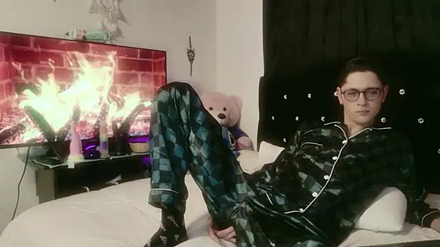 Tyler cat online show from October 26, 10:21 am