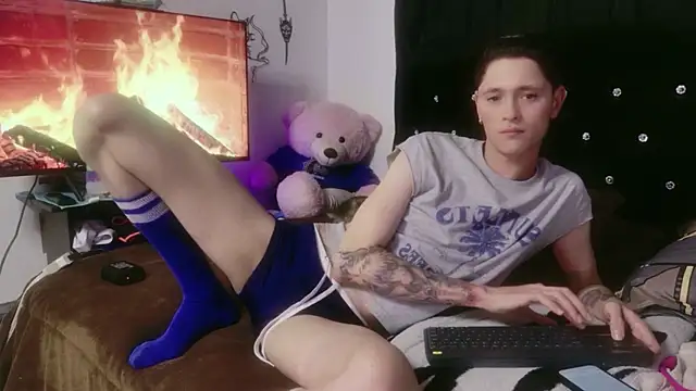 Tyler cat online show from November 13, 10:19 pm