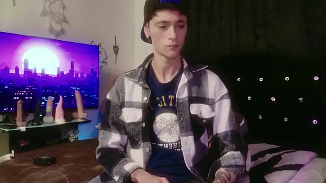 Tyler cat online show from December 2, 3:45 am