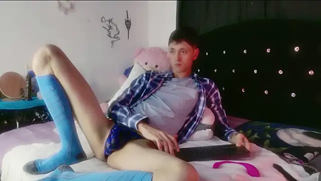 Tyler cat online show from March 29, 2:33 am