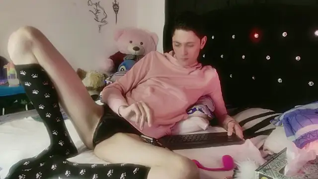 Tyler cat online show from April 18, 2:10 pm