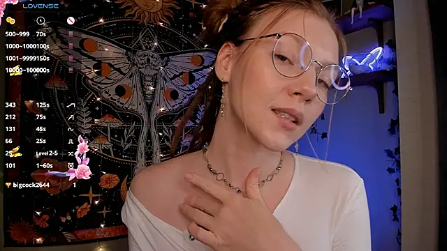 lyra thenymph online show from October 17, 10:40 am