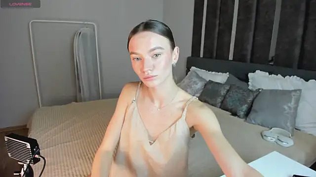 Snapshot of EvaToniz chatting on November 14, 1:04 am EvaToniz online show from November 14, 1:04 am