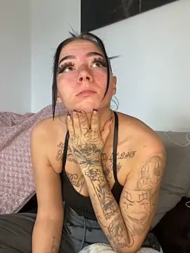 Snapshot of YoungZoexx chatting on October 14, 10:05 am YoungZoexx online show from October 14, 10:05 am